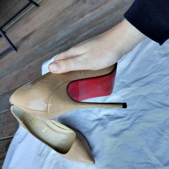 Christian Louboutin Nude Tan Patent Leather Stiletto Pump Heels Pointy Toe - Picture 9 of 14